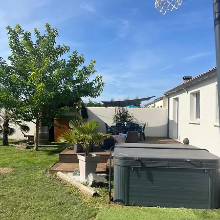 - Maison Familiale * روشفور